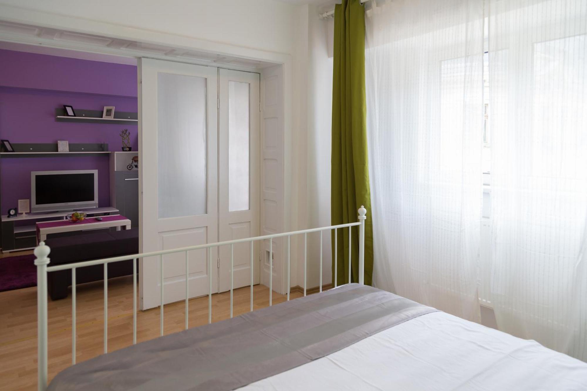 Sunny Old Town Apartments Bucarest Habitación foto